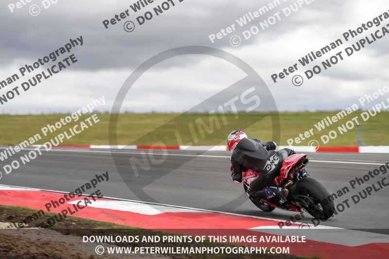 cadwell no limits trackday;cadwell park;cadwell park photographs;cadwell trackday photographs;enduro digital images;event digital images;eventdigitalimages;navarra;no limits trackdays;peter wileman photography;racing digital images;trackday digital images;trackday photos